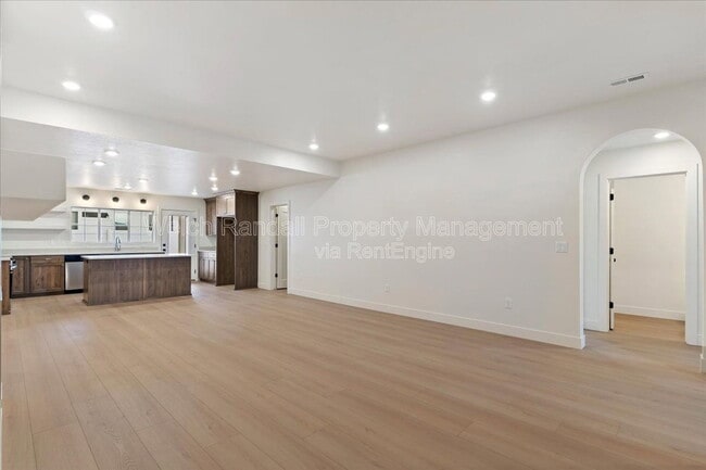 Building Photo - 834 E 300 N