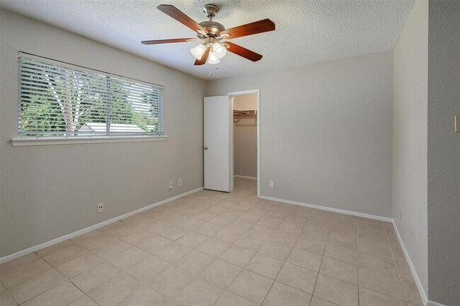 Building Photo - 5808 Emerald Forest Dr