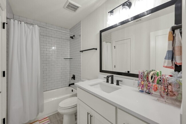 Building Photo - 212 S Empress Grn Pl