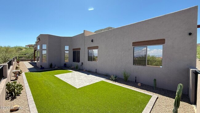 Building Photo - 4440 W Mountain Side Dr