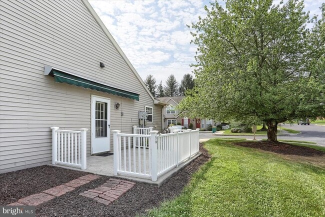 Building Photo - 5 Eastwick Ct