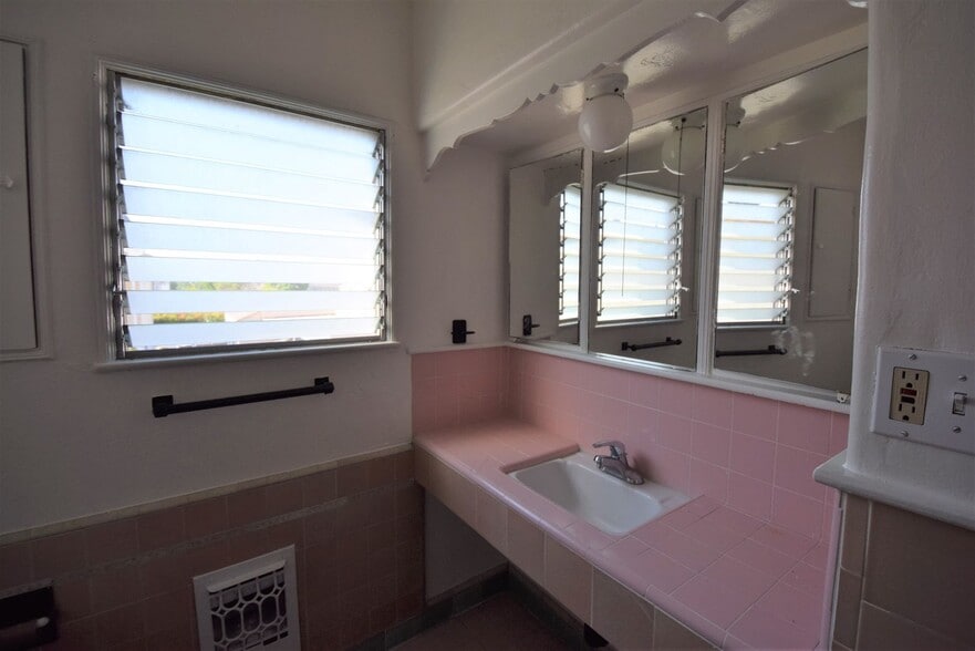 Building Photo - 1008 Orange Grv Ave