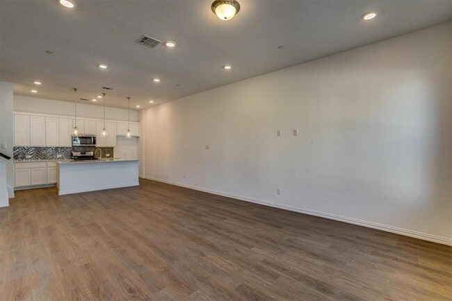 Building Photo - 9935 Schramm St
