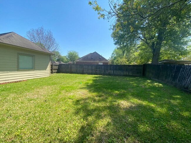 Building Photo - 3 Bed, 2 Bath in Worthington Lake