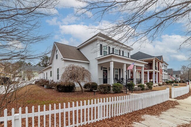 Building Photo - Lovely Riverwood Home