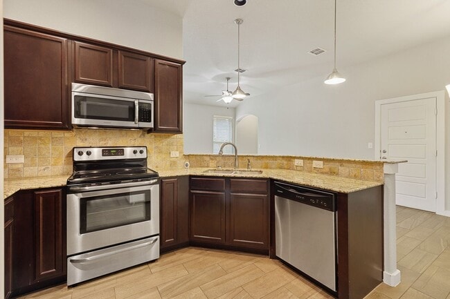 Building Photo - GORGEOUS 3 BEDROOM DUPLEX LOCATED IN BASTR...