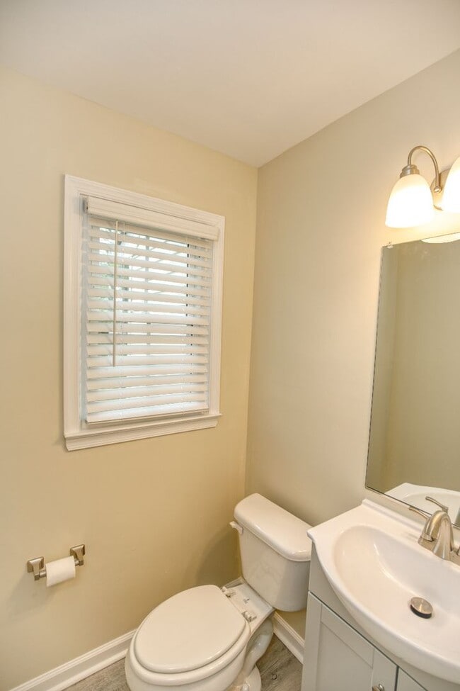 Building Photo - Great Location in Williamsburg!