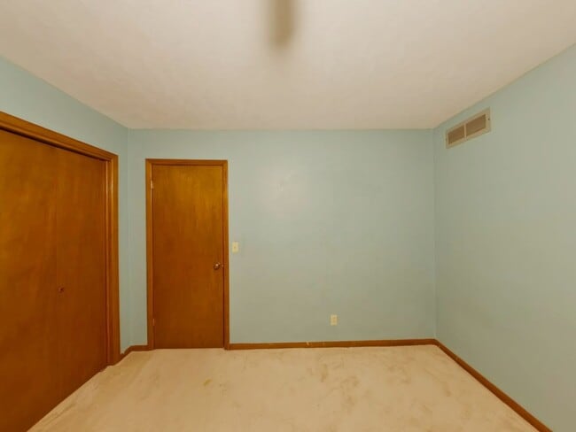 Building Photo - 7761 Killarney Ct