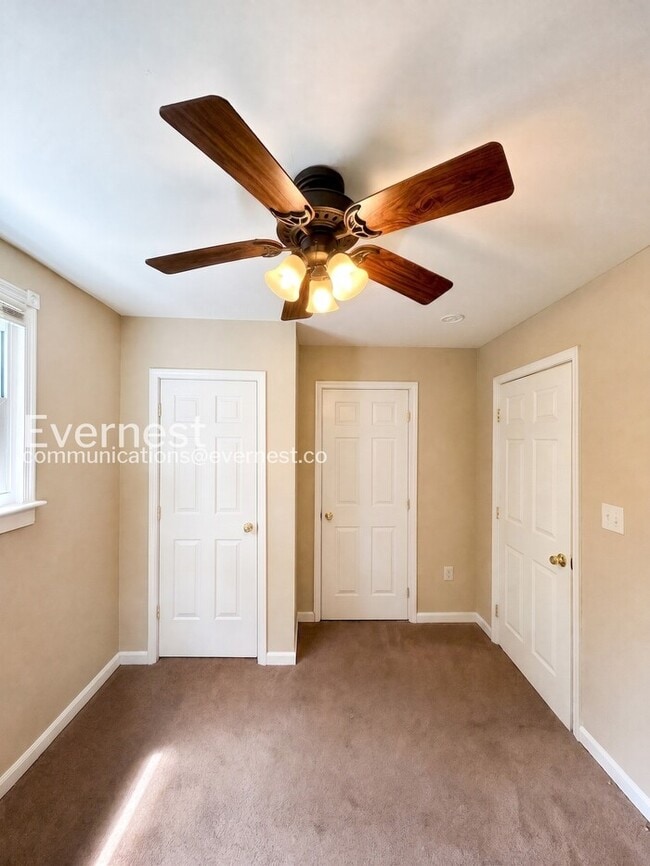 Building Photo - 3 Bed, 1 Bath Home with Driveway and Hardwood Floors | Housing Vouchers Accepted |  Available Now!