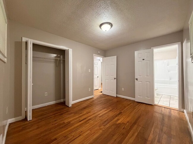 Building Photo - 3 bed 2 bath in Decatur!