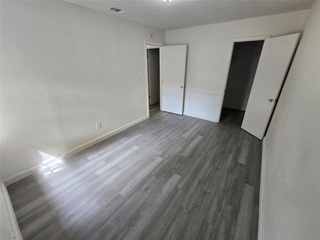 Building Photo - 202 Northcrest Cir