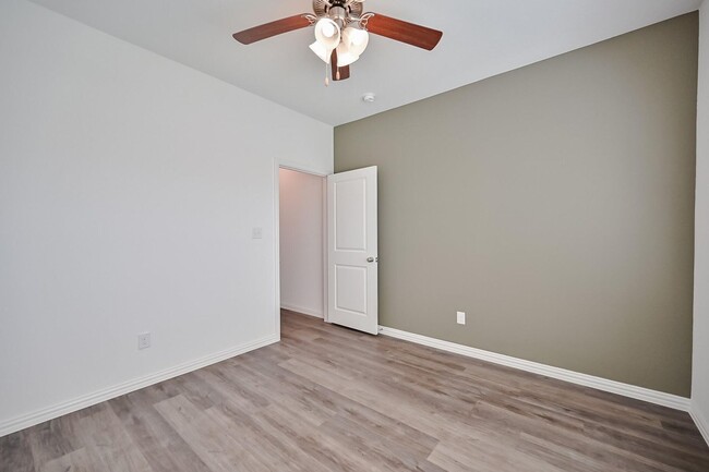 Building Photo - Charming 2-Bedroom Duplex in Fort Worth, TX