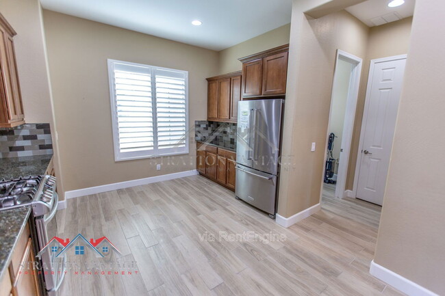 Building Photo - 5908 E Bramble Berry Ln