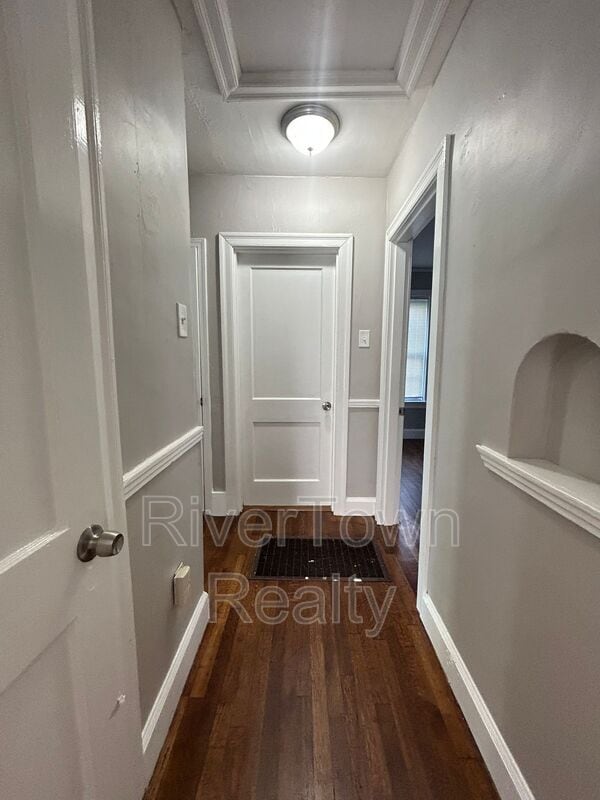 Building Photo - 2407 Larose Ave