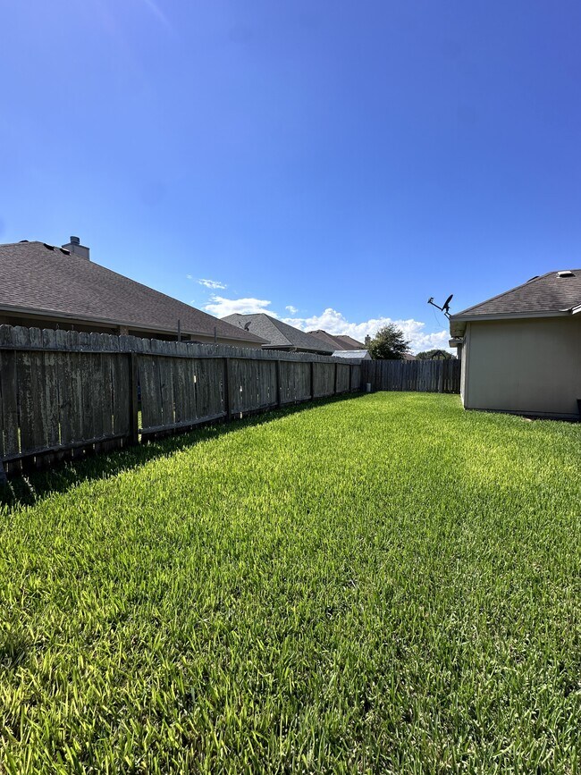 Building Photo - 5813 Aava Dr