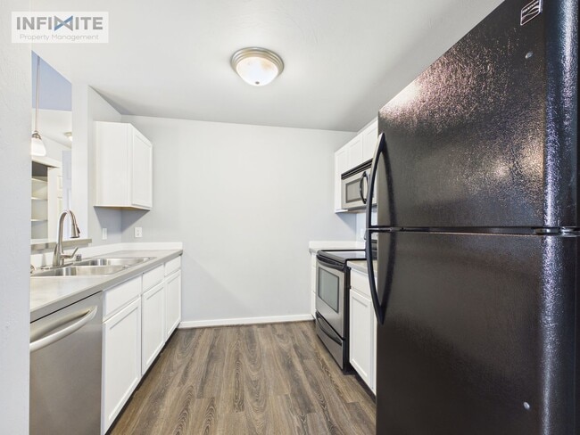 Building Photo - Top-Floor 2BR/2BA – Bright, Clean & Move-In Ready