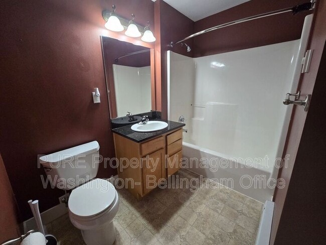 Building Photo - 1015 Railroad Ave