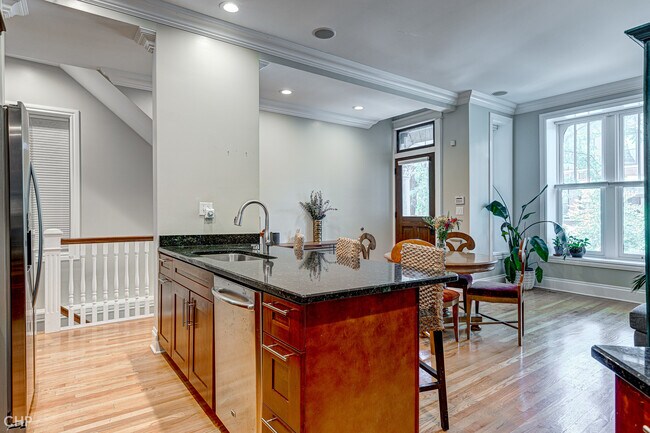 Building Photo - 2116 W Potomac Ave