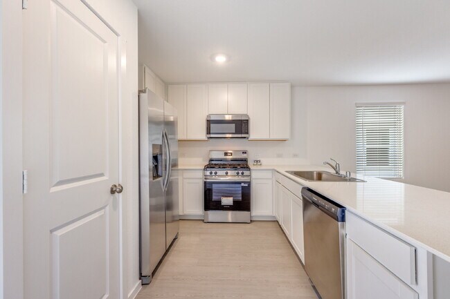 Building Photo - Newer 3-Bed Home with Fenced Yard, Fireplace & Attached Garage in Sherman