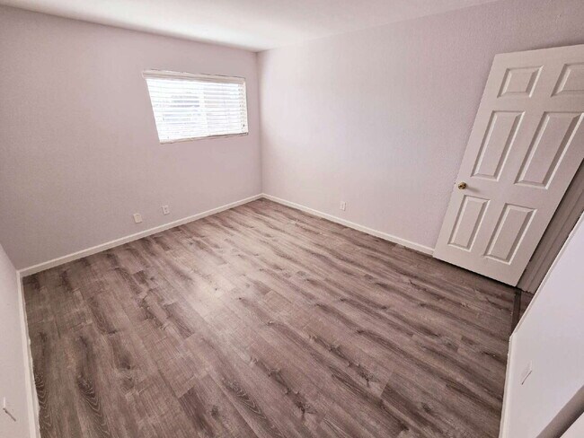 Building Photo - 4360 Twin View Cir