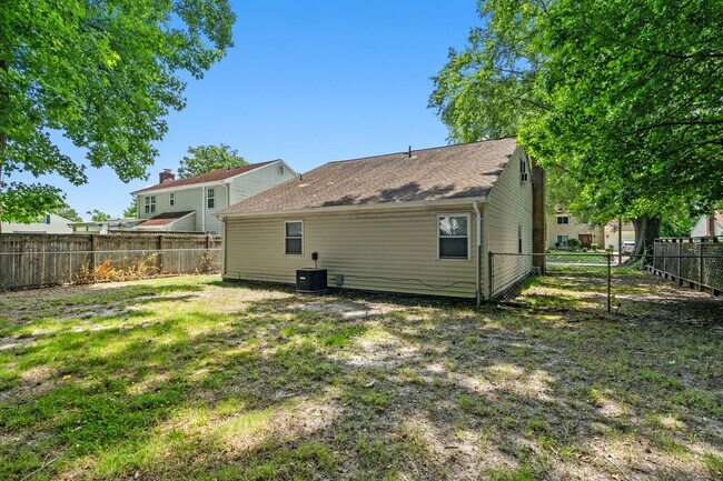 Building Photo - 4117 Rainbow Dr