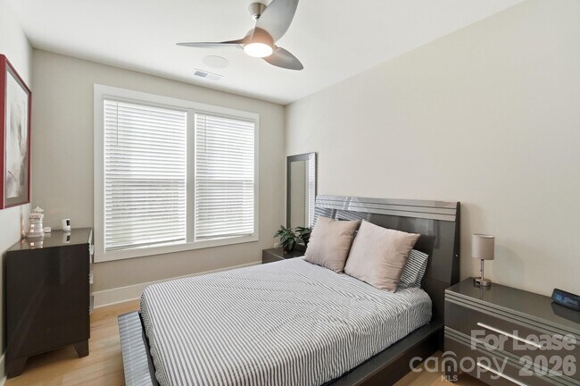 Building Photo - 5225 Glenwalk Dr