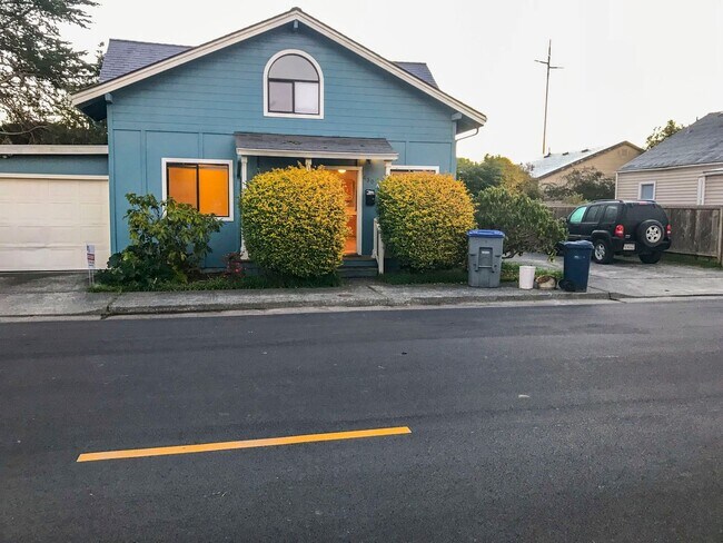 Building Photo - 430 D St