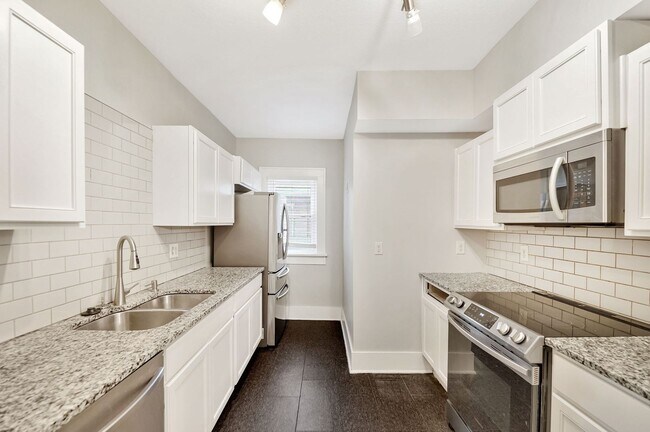 Building Photo - 420 S Green St