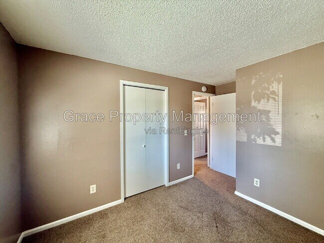 Building Photo - 2757 E 117th Way
