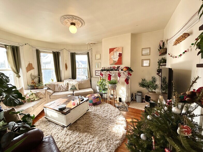 Building Photo - 96 Calumet St