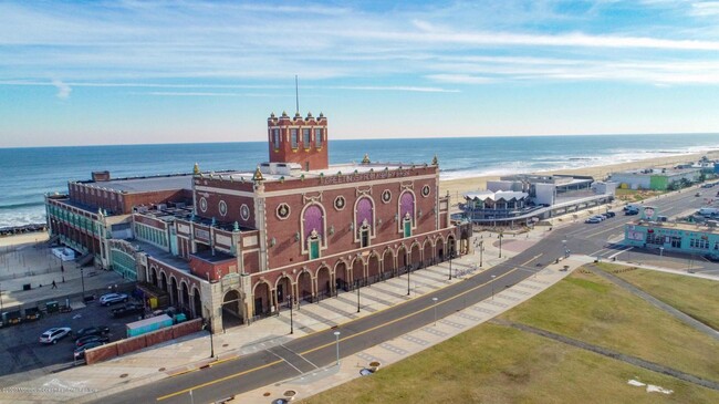 Building Photo - 19 Ocean Ave N