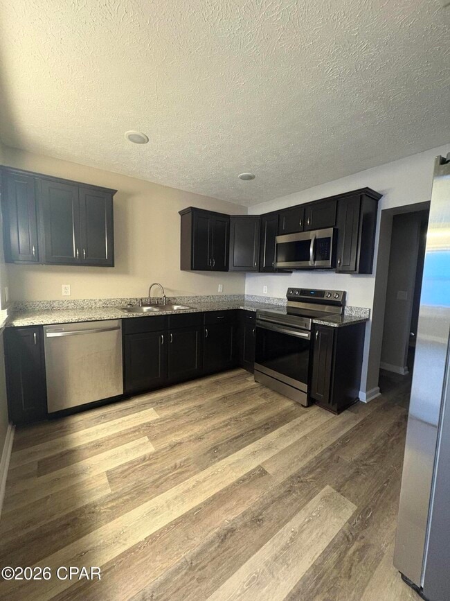 Building Photo - 816 E 25th St