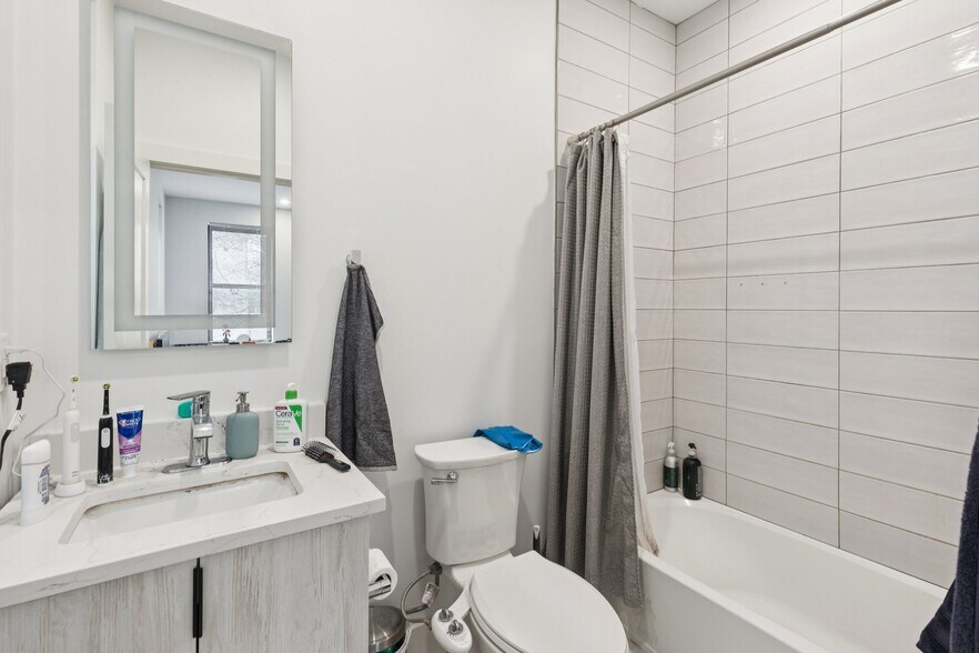 Building Photo - 3849 Lancaster Ave