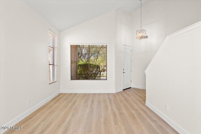Building Photo - 10410 E Morning Star Dr