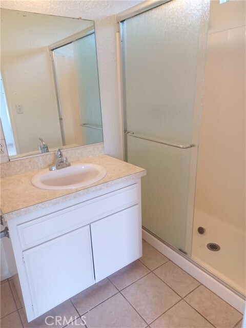 Building Photo - 402 S Ola Vista