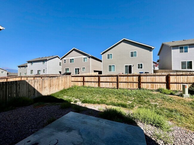 Building Photo - Beautiful 3 Bedroom Home in Lorson Ranch!