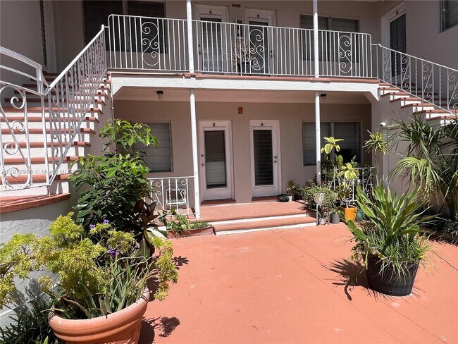 Primary Photo - 6949 Byron Ave