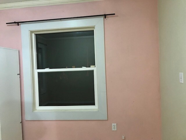 Building Photo - 208 B St