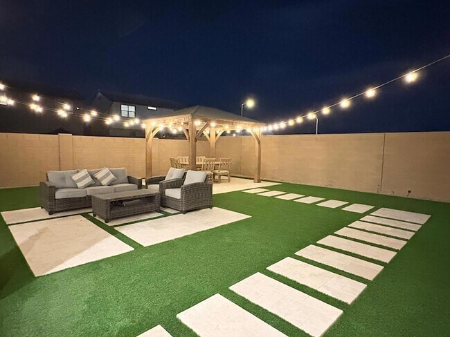 Building Photo - 5935 S Coyote Canyon