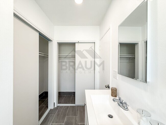 Building Photo - 13115 Oxnard St