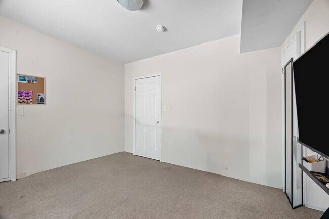 Building Photo - 1686 S Rimpau Blvd