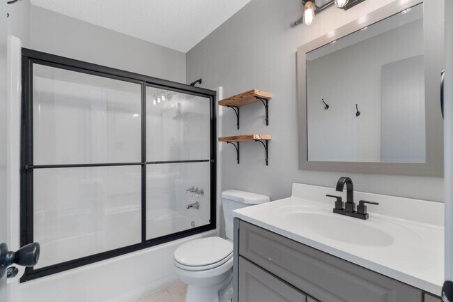 Building Photo - 696 Tyner St