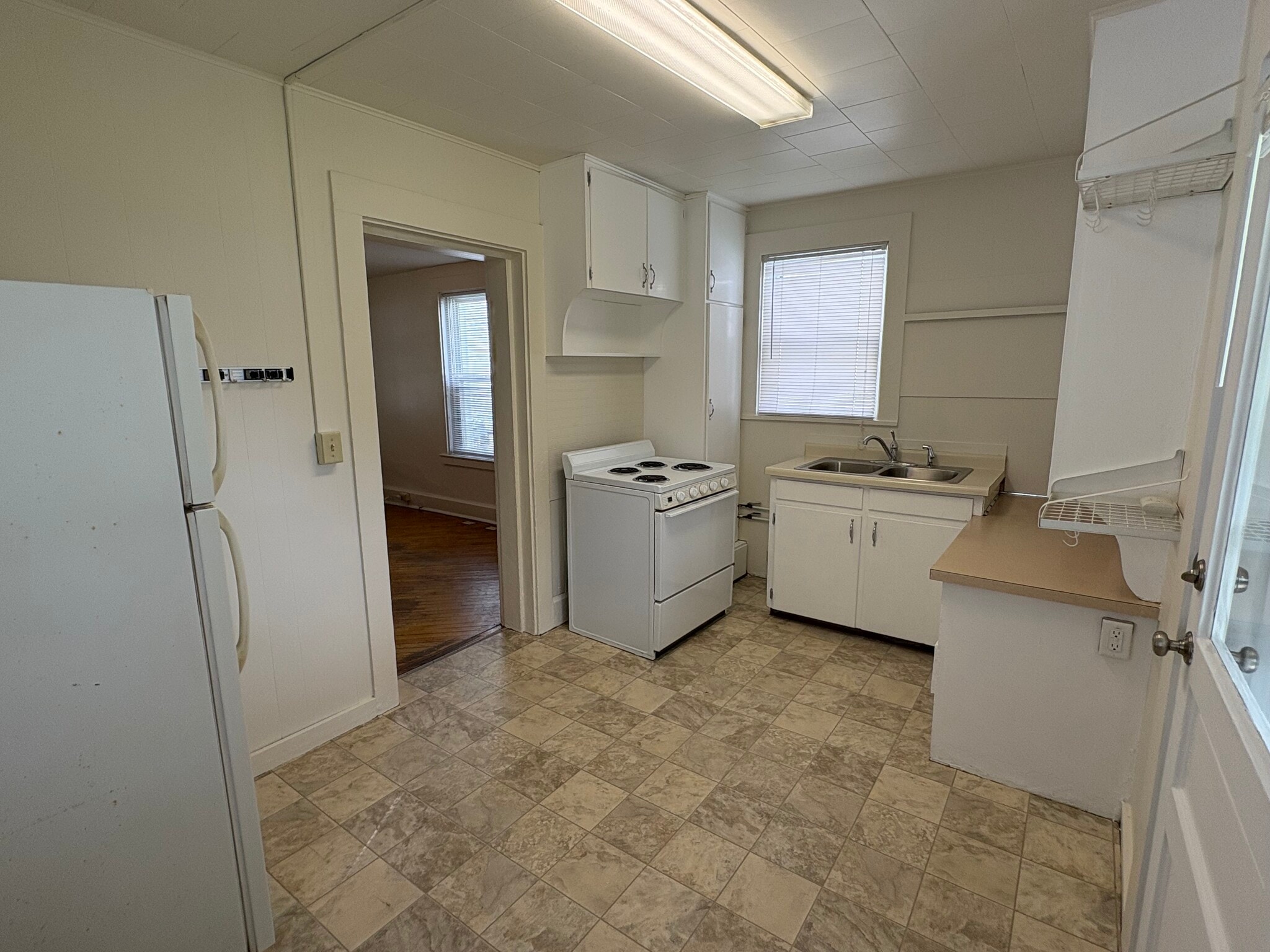 Building Photo - 315 E Davenport St