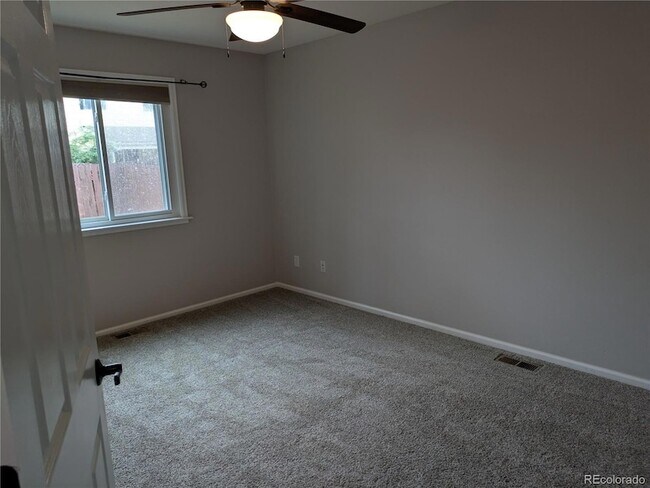 Building Photo - 2067 Woodpark Dr