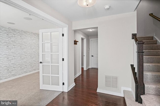 Building Photo - 6302 Greenleigh Ave