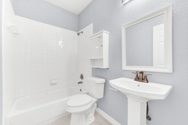 Building Photo - 1413 Westmont Dr