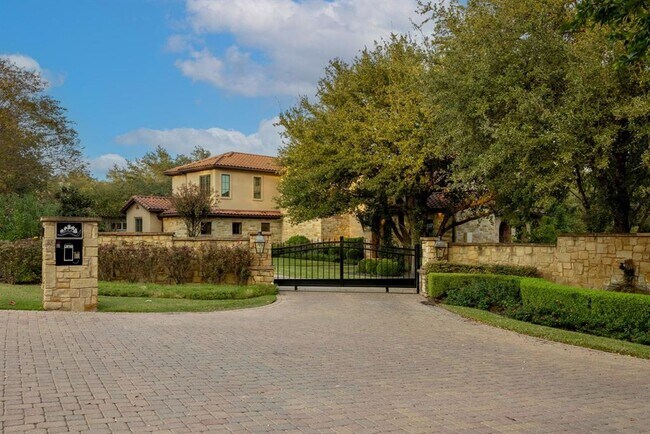 Building Photo - 4720 Rockcliff Rd