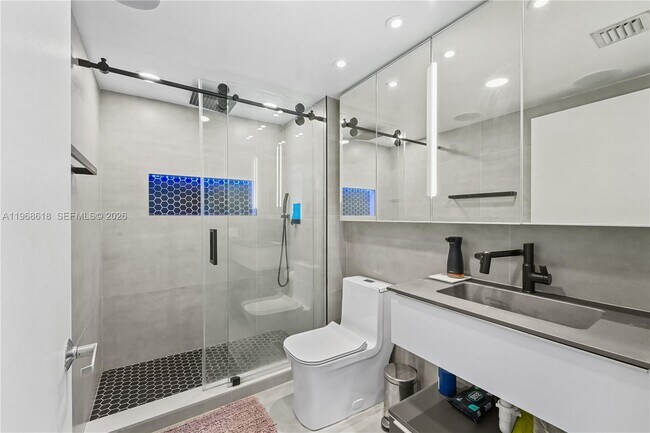 Building Photo - 650 West Ave