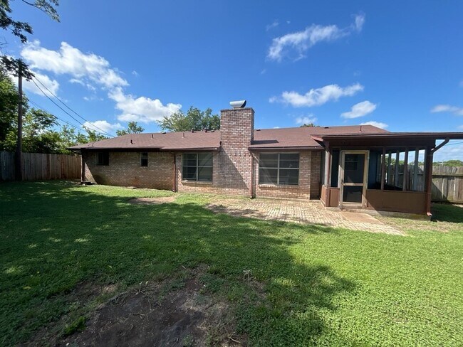 Building Photo - 2401 Mather Dr