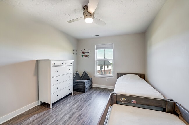 Building Photo - 7905 Pinnacle Point Dr